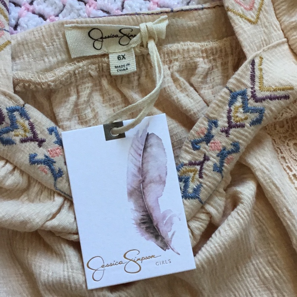 Jessica Simpson Flutter Sleeve Top - Picture 4 of 5